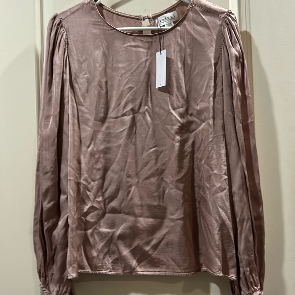 NWT Velvet by Graham & Spencer silky 100% viscose blouse long sleeve size M